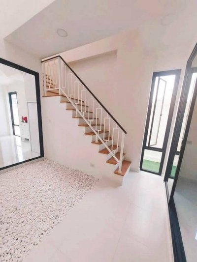 ขายพรีเมียมทาวน์โฮม 3 ชั้น 4 ห้องนอน สร้างใหม่สไตล์ Modern Classic ลาซาล 32 สุขุมวิท 105 ใกล้โรงเรียนบางกอกพัฒนา - รูปที่ 7