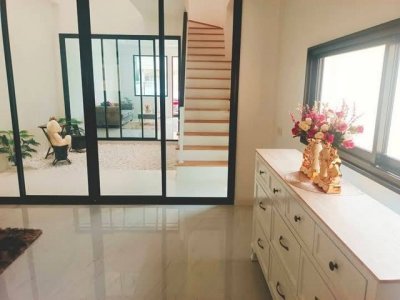 ขายพรีเมียมทาวน์โฮม 3 ชั้น 4 ห้องนอน สร้างใหม่สไตล์ Modern Classic ลาซาล 32 สุขุมวิท 105 ใกล้โรงเรียนบางกอกพัฒนา - รูปที่ 5