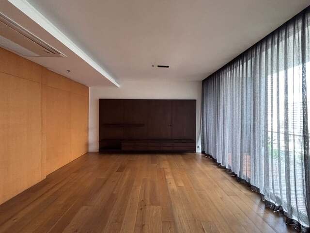 Spacious 3 Bedrooms Residence at Domus 16  2 Bathrooms Unfurnished  Prime Sukhumvit Location  For Rent