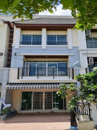 ให้เช่าทาวน์โฮม 3 ชั้น หมู่บ้านกลางเมือง ศรีนครินทร์ 24 (อ่อนนุช–พัฒนาการ) รีโนเวทใหม่ พร้อมเข้าอยู่