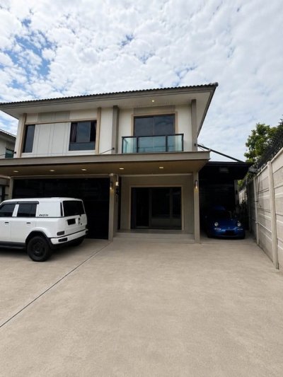 ให้เช่าบ้านเดี่ยวหลังมุม 82 ตร.ว. 4 ห้องนอน ภัสสร บางนา-วงแหวน ต้นโครงการ ใกล้ Clubhouse ใกล้ Mega Bangna จอดรถได้ 8- 10 คัน