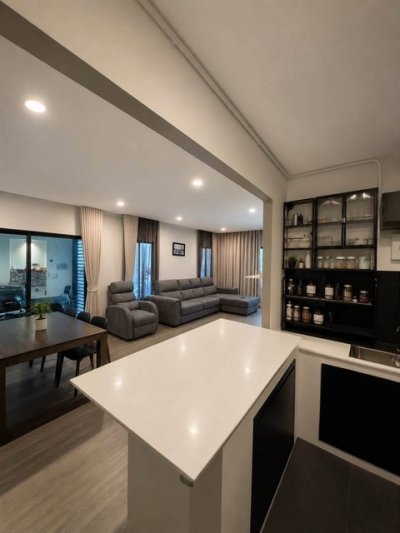 ให้เช่าบ้านเดี่ยวหลังมุม 82 ตร.ว. 4 ห้องนอน ภัสสร บางนา-วงแหวน ต้นโครงการ ใกล้ Clubhouse ใกล้ Mega Bangna จอดรถได้ 8- 10 คัน - รูปที่ 4