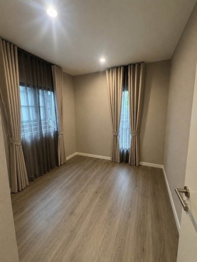 ให้เช่าบ้านเดี่ยวหลังมุม 82 ตร.ว. 4 ห้องนอน ภัสสร บางนา-วงแหวน ต้นโครงการ ใกล้ Clubhouse ใกล้ Mega Bangna จอดรถได้ 8- 10 คัน - รูปที่ 5