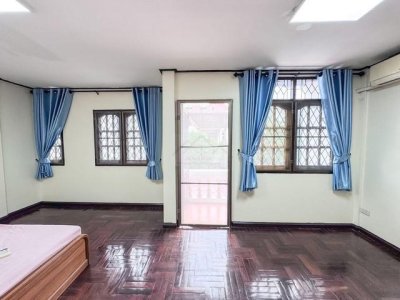 ให้เช่าทาวน์โฮม 2 ชั้น 25.5 ตร.ว. ซอยประชาราษฎร์บำเพ็ญ 20 พร้อมเฟอร์ ( ทำออฟฟิศได้ ) - รูปที่ 8