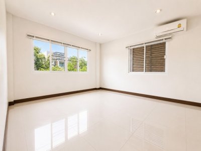 ขาย บ้านเดี่ยว หมู่บ้านมณียา 3 ขนาด 80 ตร.วา พื้นที่ใช้สอย 250 ตร.ม. 4 นอน 3 น้ำ รีโนเวทใหม่ พื้นที่กว้าง พร้อมที่จอดรถ 4 คัน 7,500,000 บาท - รูปที่ 2