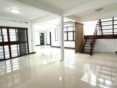 ให้เช่าบ้านเดี่ยว 2 ชั้น 405 ตร.ม. ซอยลาดพร้าว 48 หลังมุม ใกล้ MRT ภาวนา - รูปที่ 2