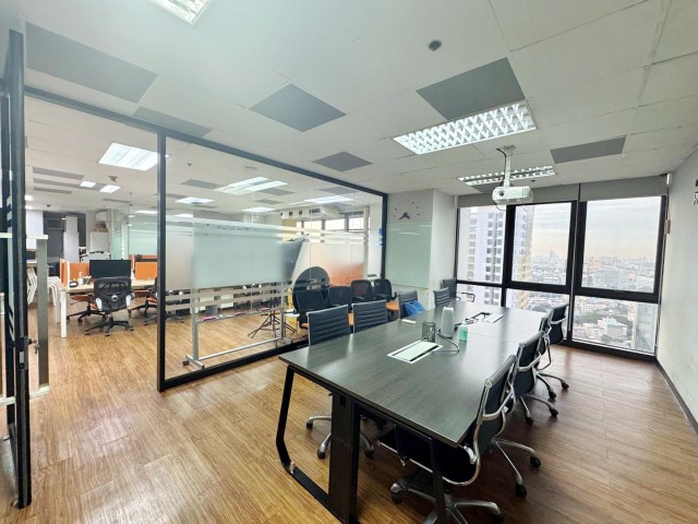BTS กรุงธนบุรี 20ม. ERGO Tower ให้เช่าสำนักงานติด วงเวียนใหญ่  ชั้น 26  220ตร.ม.ใกล้เสนาเฟสท์ 600 ม.