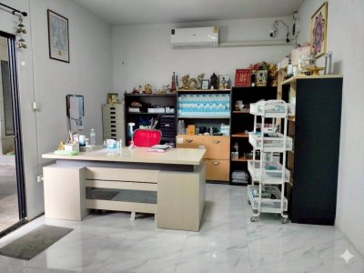 🎈ให้เช่า 🏡บ้านเดี่ยว 2 ชั้น ครึ่ง เนื้อที่ 67 ตร.ว.  หมู่บ้าน เอโทล มัลดีฟส์ บีช หนามแดง-บางพลี 5 ห้องนอน 3 ห้องน้ำ พื้นที่ใช้สอยเยอะมาก🎈 👉ต่อเติมบิ้วท์อินน์ สามารถทำเป็นออฟฟิศได้ - รูปที่ 2