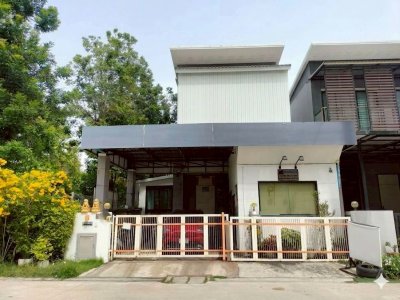 🎈ให้เช่า 🏡บ้านเดี่ยว 2 ชั้น ครึ่ง เนื้อที่ 67 ตร.ว.  หมู่บ้าน เอโทล มัลดีฟส์ บีช หนามแดง-บางพลี 5 ห้องนอน 3 ห้องน้ำ พื้นที่ใช้สอยเยอะมาก🎈 👉ต่อเติมบิ้วท์อินน์ สามารถทำเป็นออฟฟิศได้