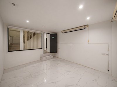 ให้เช่าสำนักงาน 184 ตรว. ลาดพร้าว ซอย 8 ใกล้ MRT ลาดพร้าว, Union Mall และ Central ลาดพร้าว เหมาะสำหรับคลินิก - บริษัท - ธุรกิจออนไลน์ - รูปที่ 6