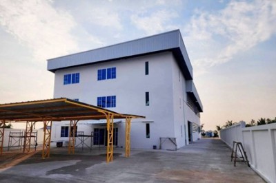 ขายและให้เช่าโรงงานโกดังสำนักงานศรีราชา บนเนื้อที่  2 ไร่ อาคารสำนักงาน  3 ชั้น  โกดังพื้นที่  1,614   ตรม