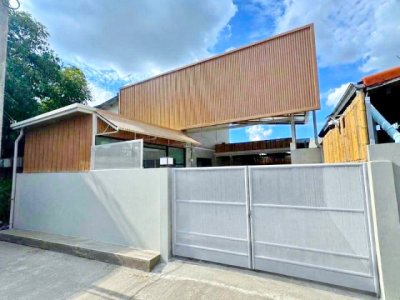บ้านสไตล์ Modern Minimal ม.นักกีฬา ซ.42-52  ตลาดการเคหะกรุงเทพกรีฑา 1.2 กม. 3 นอน 2 น้ำ 180-200 ตร.ม - รูปที่ 2