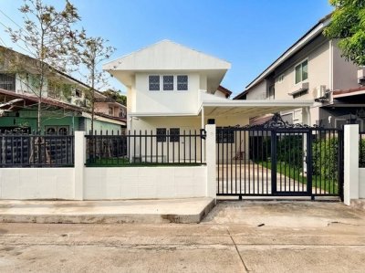 ให้เช่าบ้านใกล้โรงเรียนนานาชาติ ICS , Raffles American , International School เลี้ยงสัตว์ได้  ซอยบางนา-ตราด 39 บางนา-วิลล่า กม.5