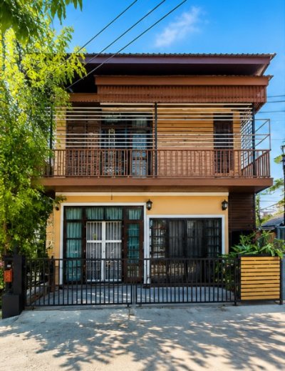 กรุงเทพกรีฑา7  รถไฟฟ้าสายสีเหลือง ศรีกรีฑา 2.1กม. บ้านเดี่ยวหลังมุม 4 นอน 3 น้ำ  40 ตร.ว. 160 ตร.ม. นานาชาติเวลลิงตันคอลเลจ   รามคำแหง60