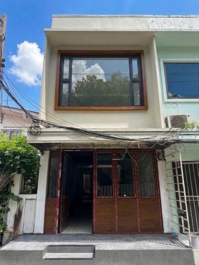 ให้เช่าทาวน์โฮม 2 ชั้น ดีไซน์ Boutique Mid-Century อินทามระ 3 รีโนเวทใหม่ทั้งหลัง ใกล้ BTS สะพานควาย แต่งครบพร้อมใช้งาน