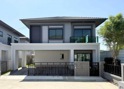 นางนา-ศรีวารีให้เช่าบ้านเดี่ยว2ชั้น4นอน3น้ำใกล้ตลาดศรีวารี500ม.50ตร.วพื้นที่ใช้สอย190ตร.มเฟอร์ฯครบโต๊ะเตียงตู้เย็นเครื่องซักผ้าแอ4บริทาเนีย