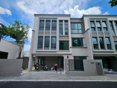 ให้เช่า ทาวน์โฮม Classe Ratchayothin ขนาด 41.6 ตร.วา พทชส 228 ตร.ม  3 ห้องนอน 4 ห้องน้ำ บ้านใหม่ 3 ชั้น วิวสวนและน้ำพุ ใกล้ BTS พหลโยธิน
