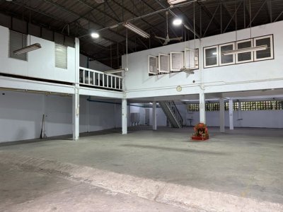 ให้เช่าโกดัง คลังสินค้า 120 ตรว. 580 ตรม. มีชั้นลอย วิภาวดีรังสิต 6 ใกล้ทางด่วนดินแดง และทางขึ้นโทลล์เวย์ เหมาะทำโกดัง คลังสินค้า อู่รถยนต์