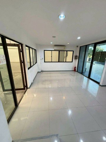 โกดังพร้อมออฟฟิศ 3 ชั้น ที่ดิน 238 ตรว. 650 ตารางเมตร ลำลูกกาคลอง 9 ปทุมธานี - รูปที่ 5
