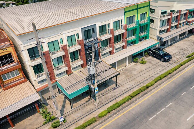บางกรวย-ไทรน้อย บางบัวทอง อาคาร  4 ชั้น ตลาด 246 พลาซ่า 900 ม รร.ปิยะฉัตร 150 ม. ให้เช่า 2 นอน 3 น้ำ  45 ตร.ว. 200 ตร.ม