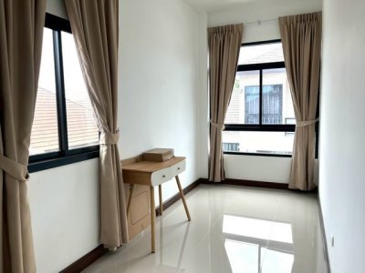 บ้านเดี่ยวหลังใหญ่ 4 นอน 4 น้ำ 63ตรว. พร้อมเฟอร์ฯ ใกล้ถ.สุขุมวิท The Private3 อ.บ้านฉาง ระยอง T.o86-3ol-6l6l - รูปที่ 4