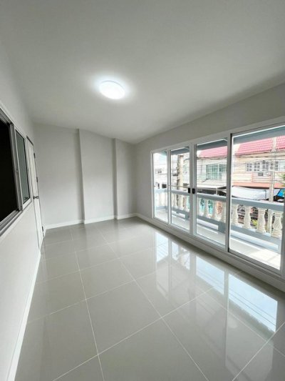 ให้เช่าทาวน์โฮม 2 ชั้น 216 ตรม. 3 ห้องนอน คลองจั่นวิลล่า 1 ซอยนวมินทร์ 32 เฟอร์ครบ - รูปที่ 3