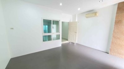 BH4344 ให้เช่าทาวน์โฮม 3 ชั้น บ้านโฮมอินทาวน์ พหลโยธิน 73 ทำเลติดถนนใหญ่  - รูปที่ 2