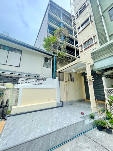 สีลม อาคารพาณิชย์รีโนเวทใหม่ 6 ชั้น สุรวงศ์ 7นอน สี่พระยา บางรัก6 น้ำ ใกล้ตลาดกลางคืนพัฒน์พงษ์ 190 ม.