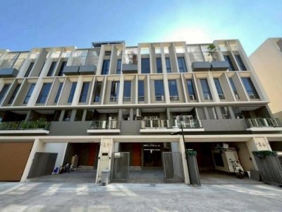 ขายทาวน์โฮม 3.5 ชั้น 223 ตร.ม. PRIVATE LUXURY เธอร์ ลาดพร้าว 93 ( ไม่เคยเข้าอยู่ )
