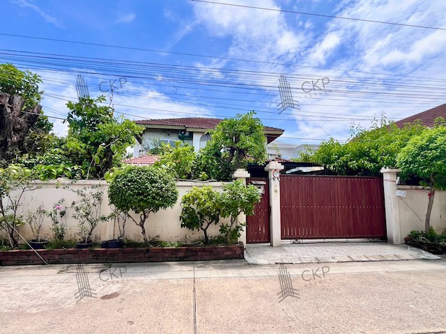 L260155 | ขายบ้านเดี่ยว 2 ชั้น ป.ผาสุข ทำเลบรมราชชนนี–พุทธมณฑลสาย 2 ฟังก์ชันครบ เดินทางสะดวก และอยู่ใกล้สิ่งอำนวยความสะดวกครบ