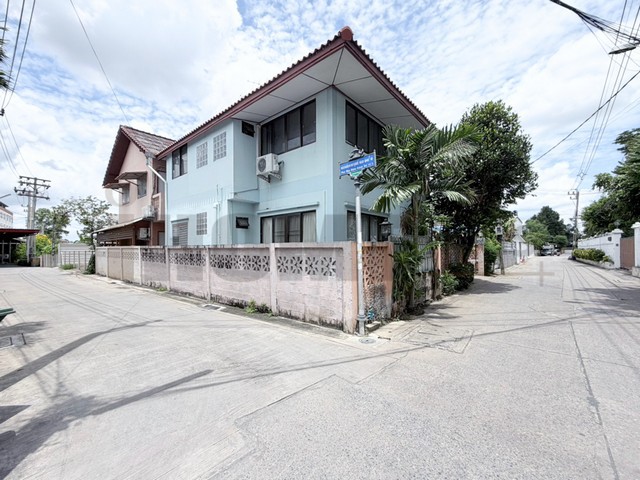 บ้านเดี่ยว หลังมุม ติดถนนซอยพระแม่มหาการุณย์ พร้อมห้องพักปล่อยเช่า