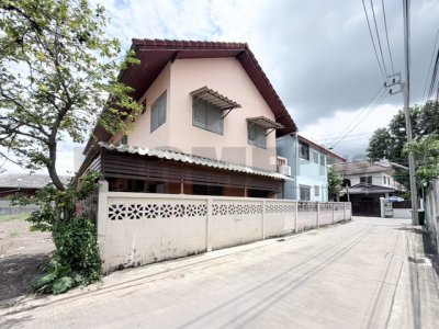 บ้านเดี่ยว หลังมุม ติดถนนซอยพระแม่มหาการุณย์ พร้อมห้องพักปล่อยเช่า - รูปที่ 2