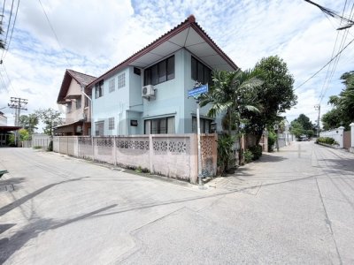 บ้านเดี่ยว หลังมุม ติดถนนซอยพระแม่มหาการุณย์ พร้อมห้องพักปล่อยเช่า