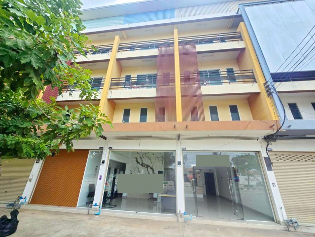 โรบินสัน ราชบุรี 1.98 กม. อาคารพาณิชย์ 3 คูหา 6 นอน  รร.ดรุณาราชบุรีวิเทศศึกษา 600 ม. รพ.ราชบุรี 1.7 กม. 6 น้ำ 73 ตร.ว 516 ตร.ม. ตลาดวรากร
