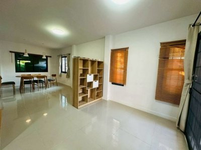 ขายบ้านเดี่ยวทำเลเมืองศรีราชา โซนวังหิน ตัวบ้านอิสระ สภาพใหม่พร้อมอยู่ TP-H2496 - รูปที่ 2