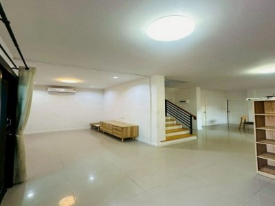 ขายบ้านเดี่ยวทำเลเมืองศรีราชา โซนวังหิน ตัวบ้านอิสระ สภาพใหม่พร้อมอยู่ TP-H2496 - รูปที่ 3
