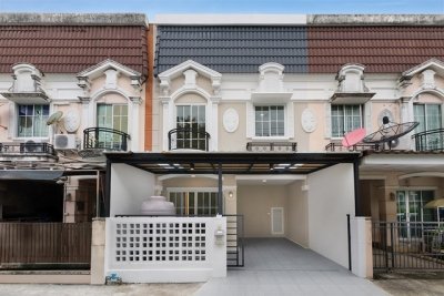หมู่บ้านเดอะวิลล่า รัตนาธิเบศร์ หน้าบ้านไม่ชนใคร ต้นโครงการ (ซอยท่าอิฐ-ไทรม้า)