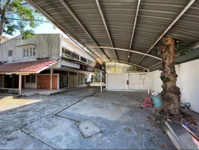 ขายที่ดินพร้อมบ้านเก่าแปลงมุม 187 ตรว. เอกมัย ซอย 18 สภาพแวดล้อมดี เหมาะสร้างบ้าน สำนักงาน หรือลงทุน ใกล้ BTS เอกมัย ทองหล่อ - รูปที่ 2