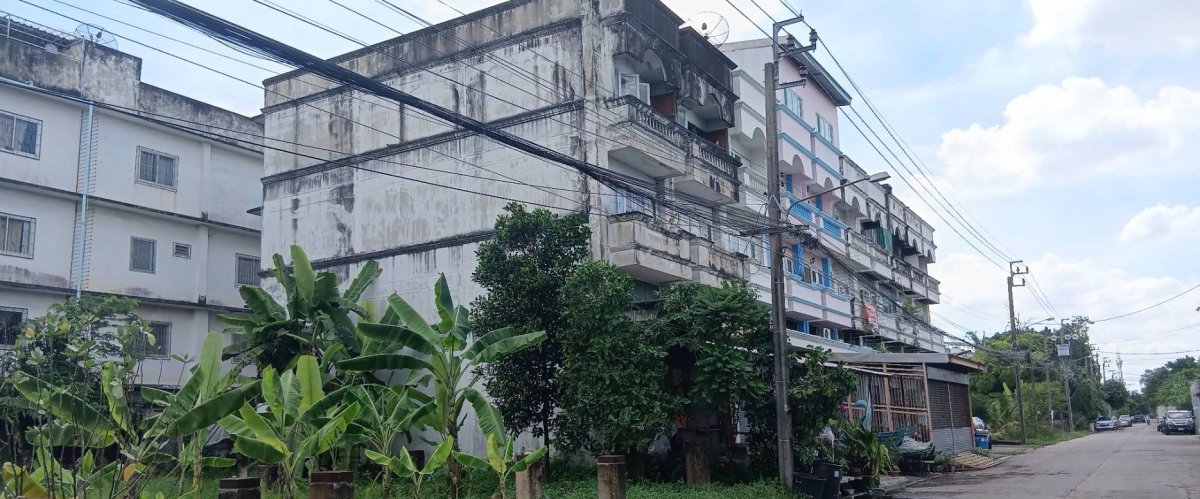 ขายอาคารพาณิชย์ 2 คูหา 3 ชั้น ร่มเกล้า ซอย 22 ใกล้สุวรรณภูมิ
