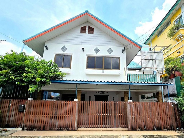 ให้เช่าบ้านเดี่ยว 2 ชั้น 50 ตรว. 6 ห้องนอน หมู่บ้านเสนานิเวศน์ 1 ประเสริญมนูกิจ 18 ใกล้ถนนเกษตรนวมินทร์ ใกล้ ม.เกษตร