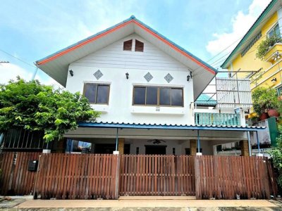 ให้เช่าบ้านเดี่ยว 2 ชั้น 50 ตรว. 6 ห้องนอน หมู่บ้านเสนานิเวศน์ 1 ประเสริญมนูกิจ 18 ใกล้ถนนเกษตรนวมินทร์ ใกล้ ม.เกษตร