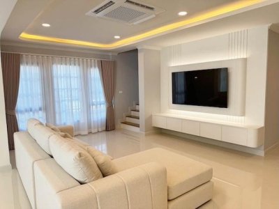 HR 10457  ให้เช่าบ้านเดี่ยวหรู Centro Bangna เซนโทร บางนา ใกล้ Mega Bangna - รูปที่ 2