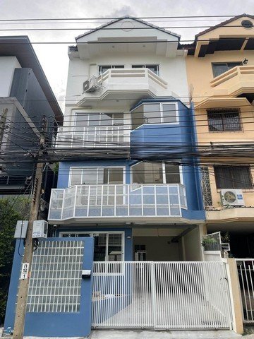 ขายหรือให้เช่าทาวน์โฮม 4 ชั้น รีโนเวทใหม่ มีดาดฟ้า ซอยพระราม 9 ซอย 13 ใจกลางเมือง ใกล้ทางด่วน - รูปที่ 5