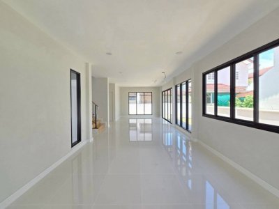 ชลลดา บางบัวทอง-รัตนาธิเบศร์ หลังใหญ่  บ้าน  Hybrid Home  มือสองตกเเต่งใหม่ - รูปที่ 7