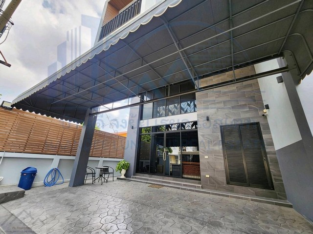 ให้เช่าโฮมออฟฟิศ 3 ชั้นครึ่ง หลังมุม 300 ตรม. 4 ห้องนอน โครงการ Diamond Ville ลาดพร้าว–วังหิน ซอย 4 ใกล้เลียบด่วน