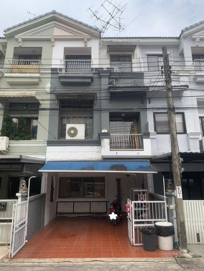 ให้เช่าทาวน์โฮม 3 ชั้น 3 ห้องนอน บ้านกลางเมือง เหม่งจ๋าย ลาดพร้าว 80 หน้าบ้านไม่ชนใคร ใกล้เหม่งจ๋าย ใกล้เลียบด่วน