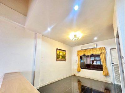 ให้เช่าทาวน์โฮม 3 ชั้น 3 ห้องนอน บ้านกลางเมือง เหม่งจ๋าย ลาดพร้าว 80 หน้าบ้านไม่ชนใคร ใกล้เหม่งจ๋าย ใกล้เลียบด่วน - รูปที่ 3